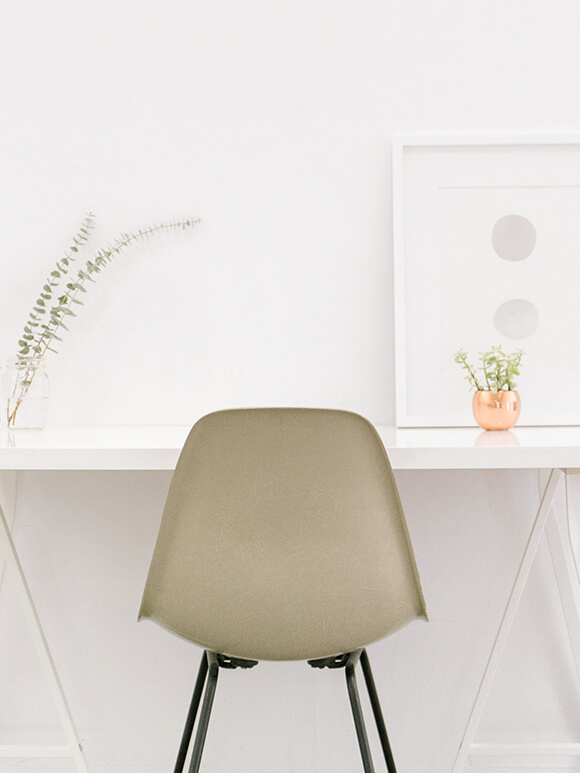 10 Things I Keep In My Workspace